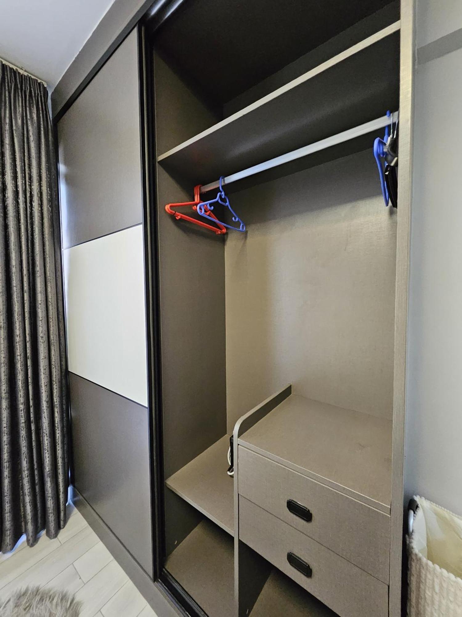 Studio With Balcony By Jeyem -othaya Road Kileleshwa Apartment
