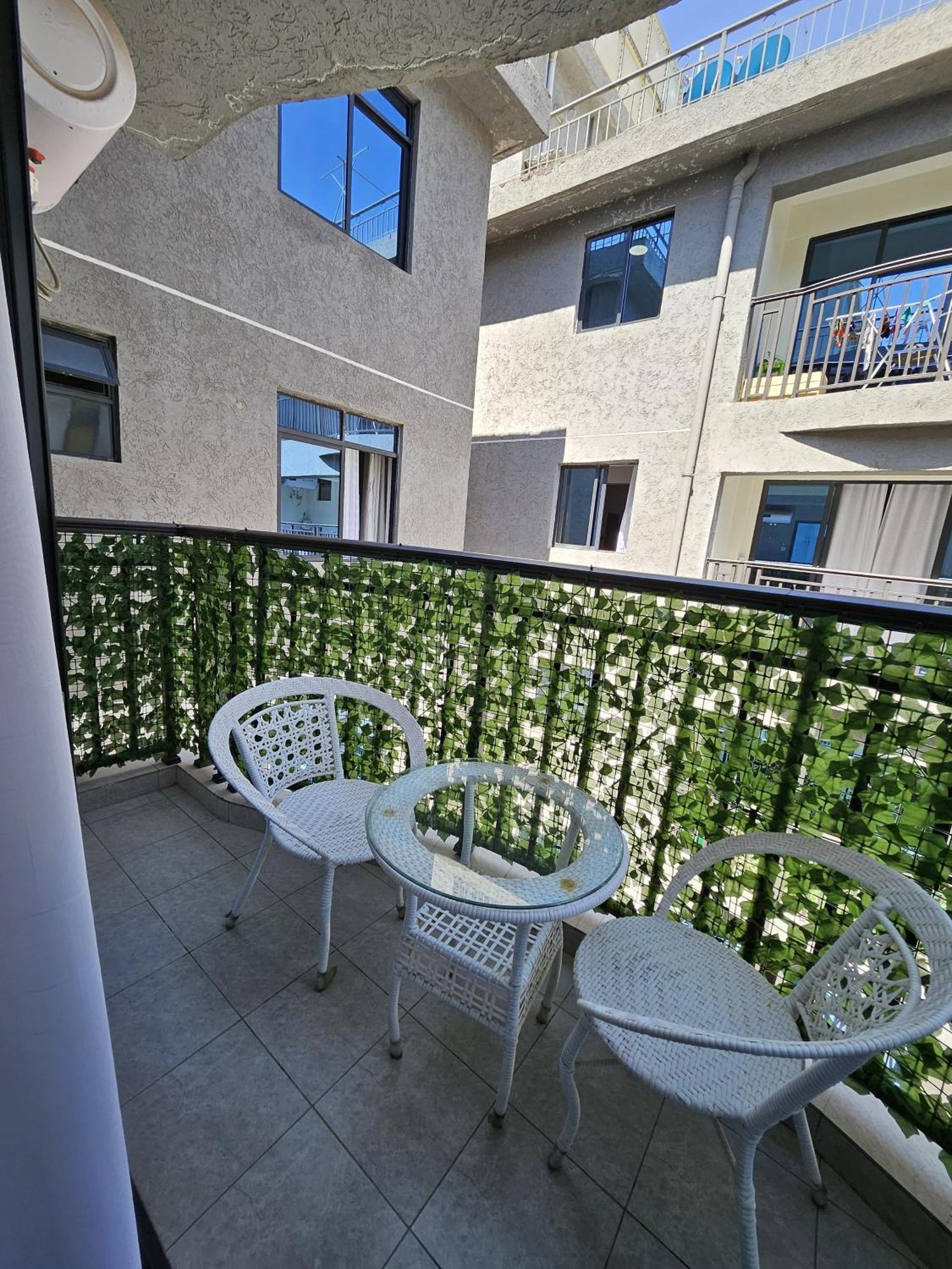 Studio With Balcony By Jeyem -othaya Road Kileleshwa Apartment *