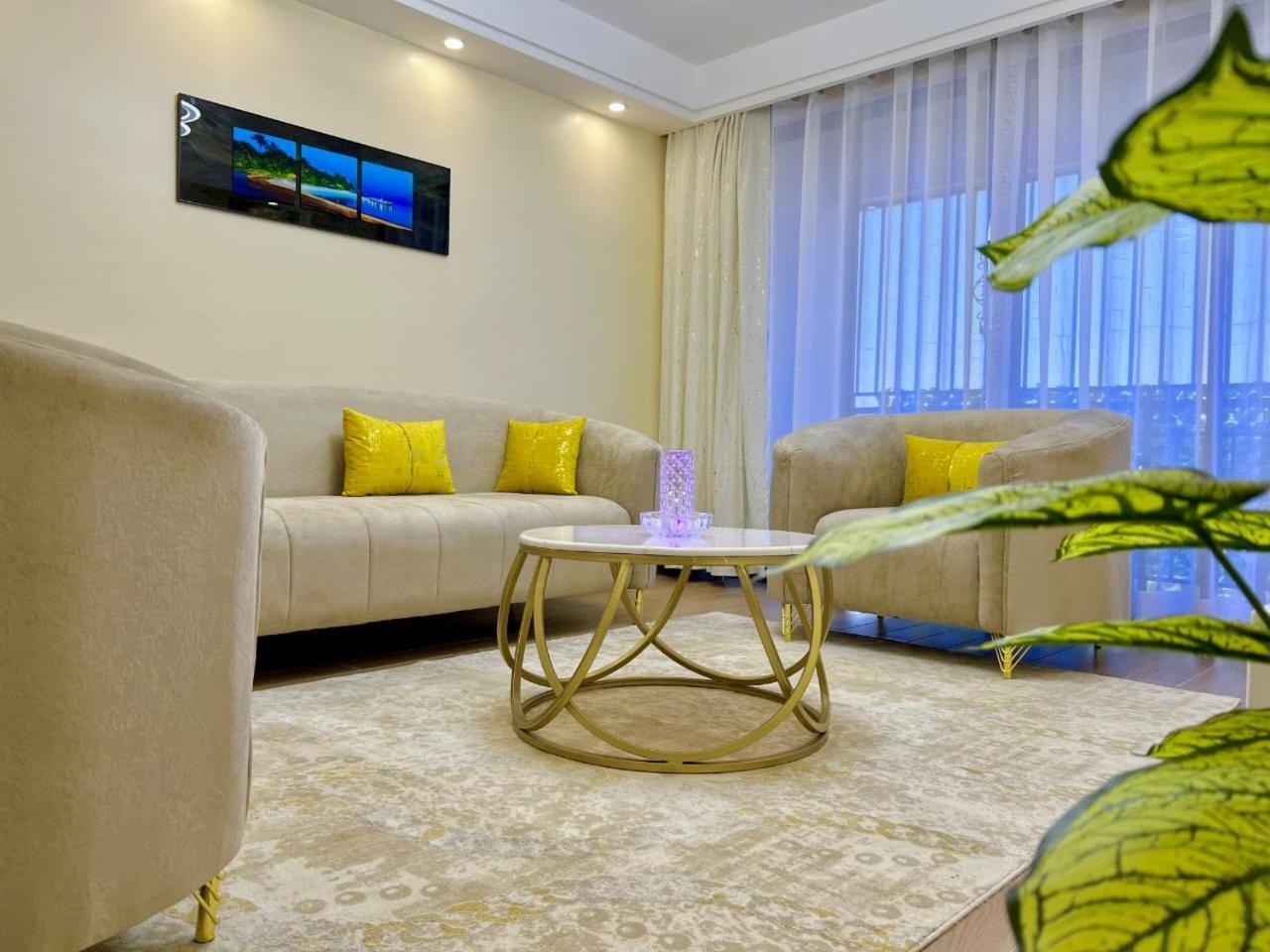 Apartment Modern Retreat With Breathtaking Views Heated Swimming Pool ,gym And Ample Parking *