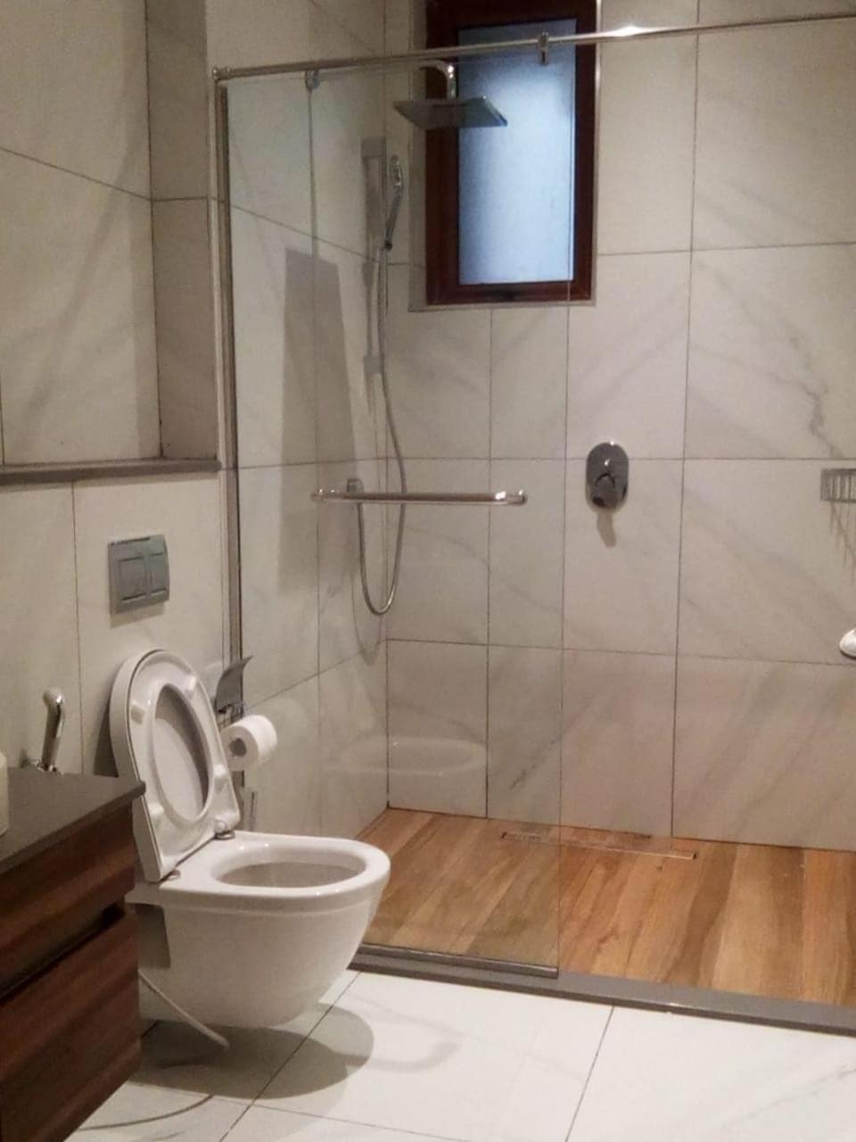 Modern, Fully Furnished 2bd Apartment