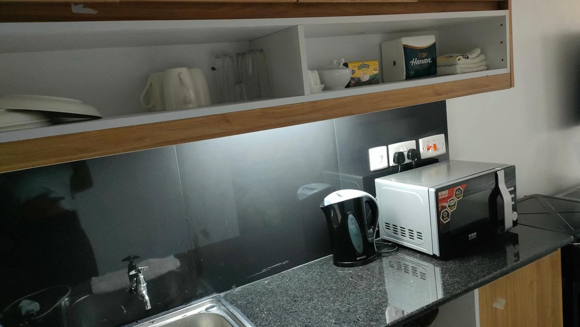Leigh Apartment