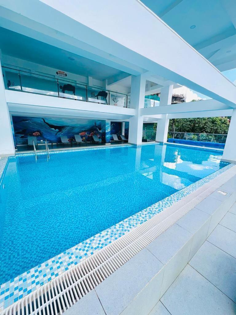 Luxurious Three Bedroom With Heated Swimming Pool Fully Equipped Ample Parking Space And Relaxing Rooftop With Amazing Views Apartment