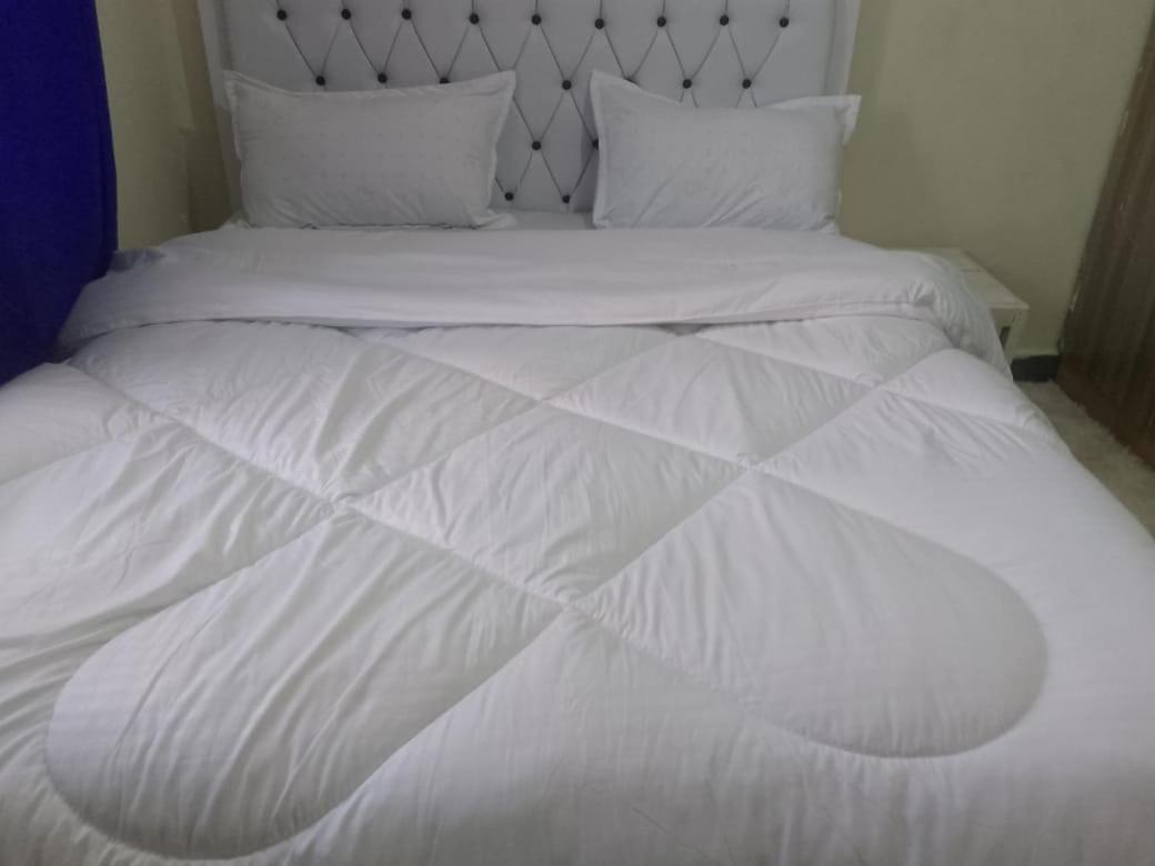 Bed & Breakfast Sirleaf Tours & Safaris Nairobi