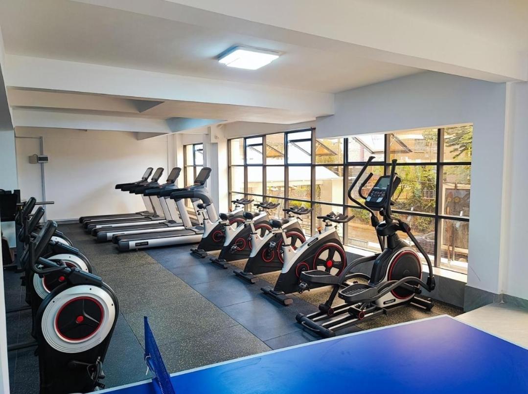 Apartment The Mancave With Balcony & Gym *