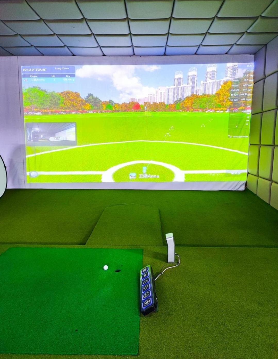 The Mancave With Balcony & Gym Apartment