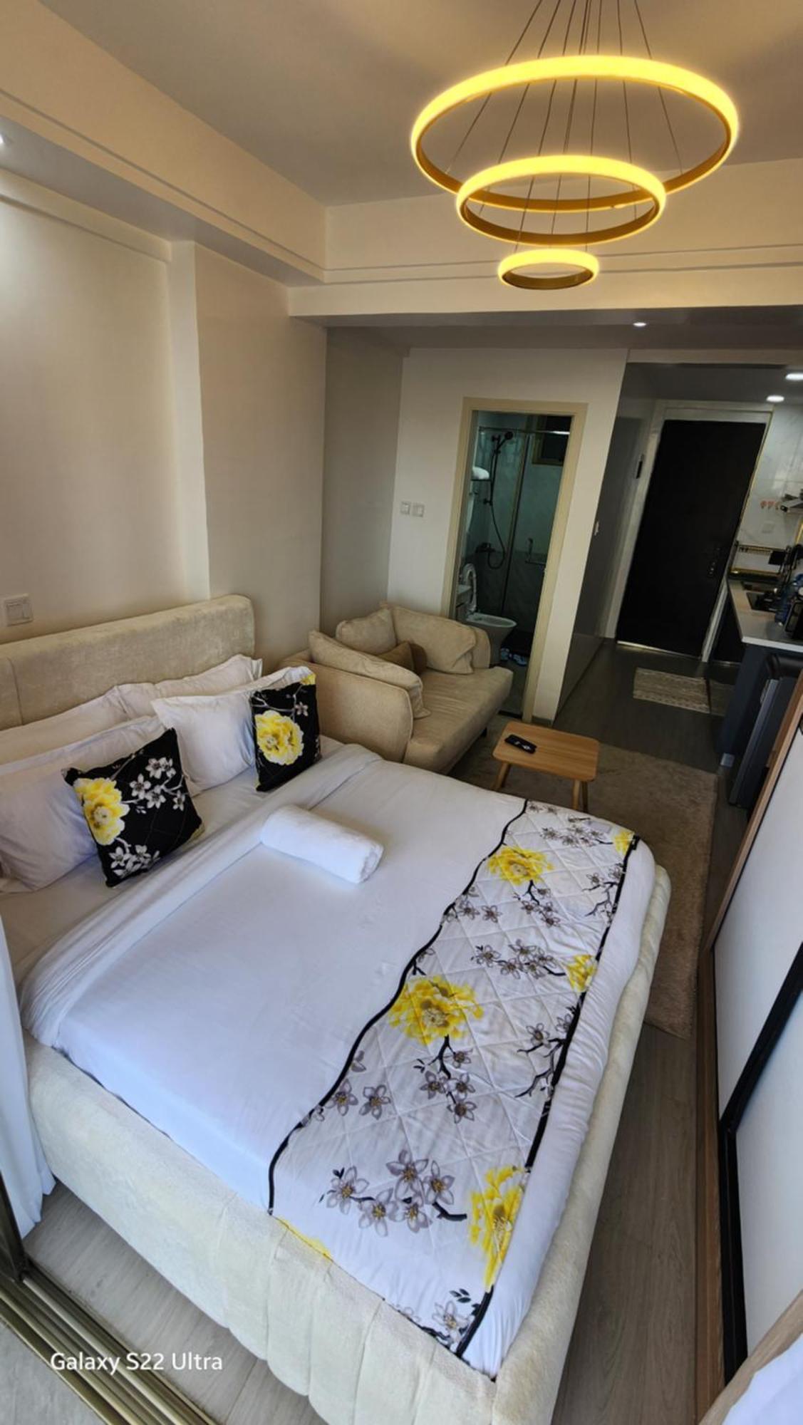 The Mancave With Balcony & Gym *