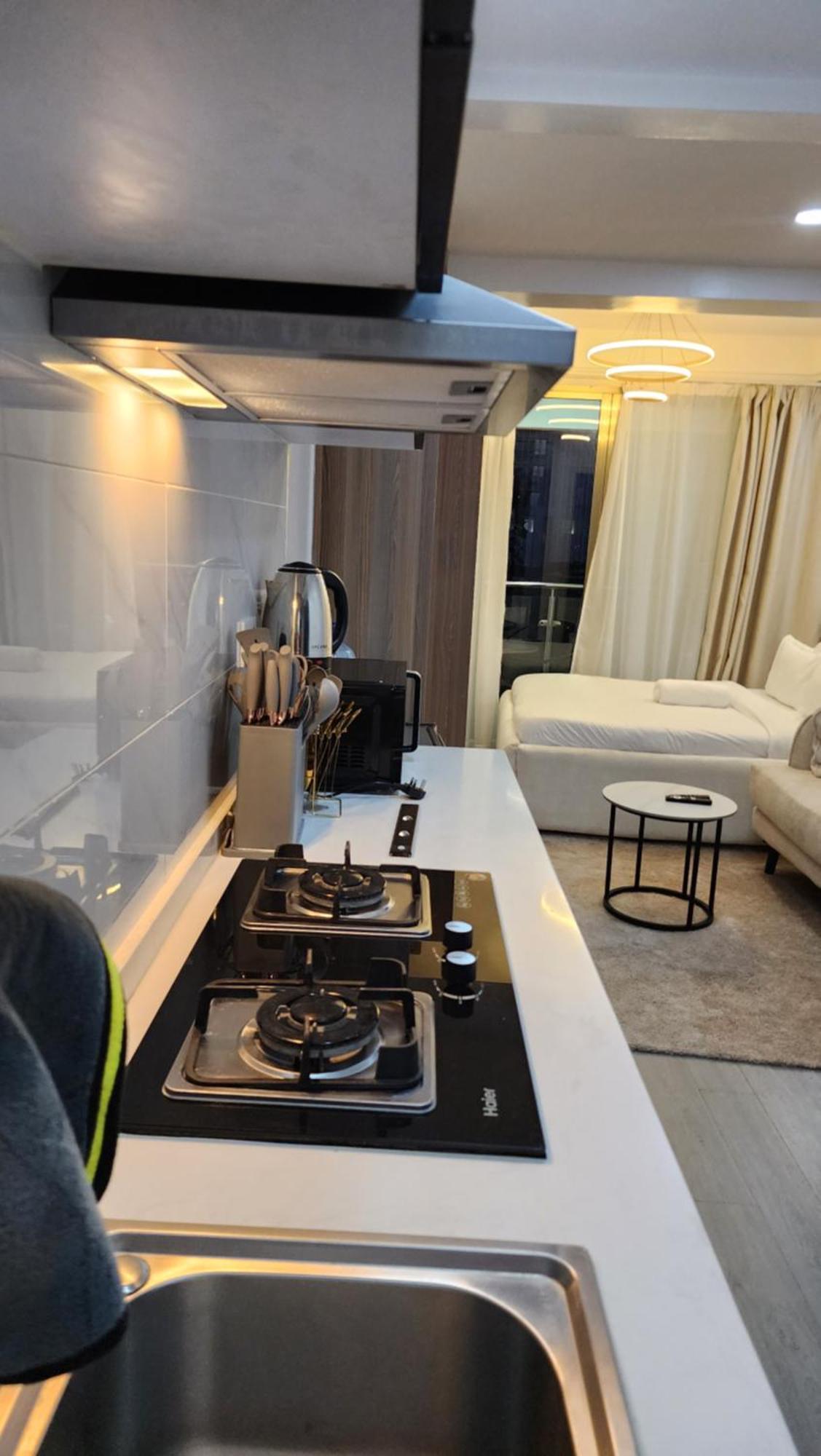 Apartment The Mancave With Balcony & Gym *