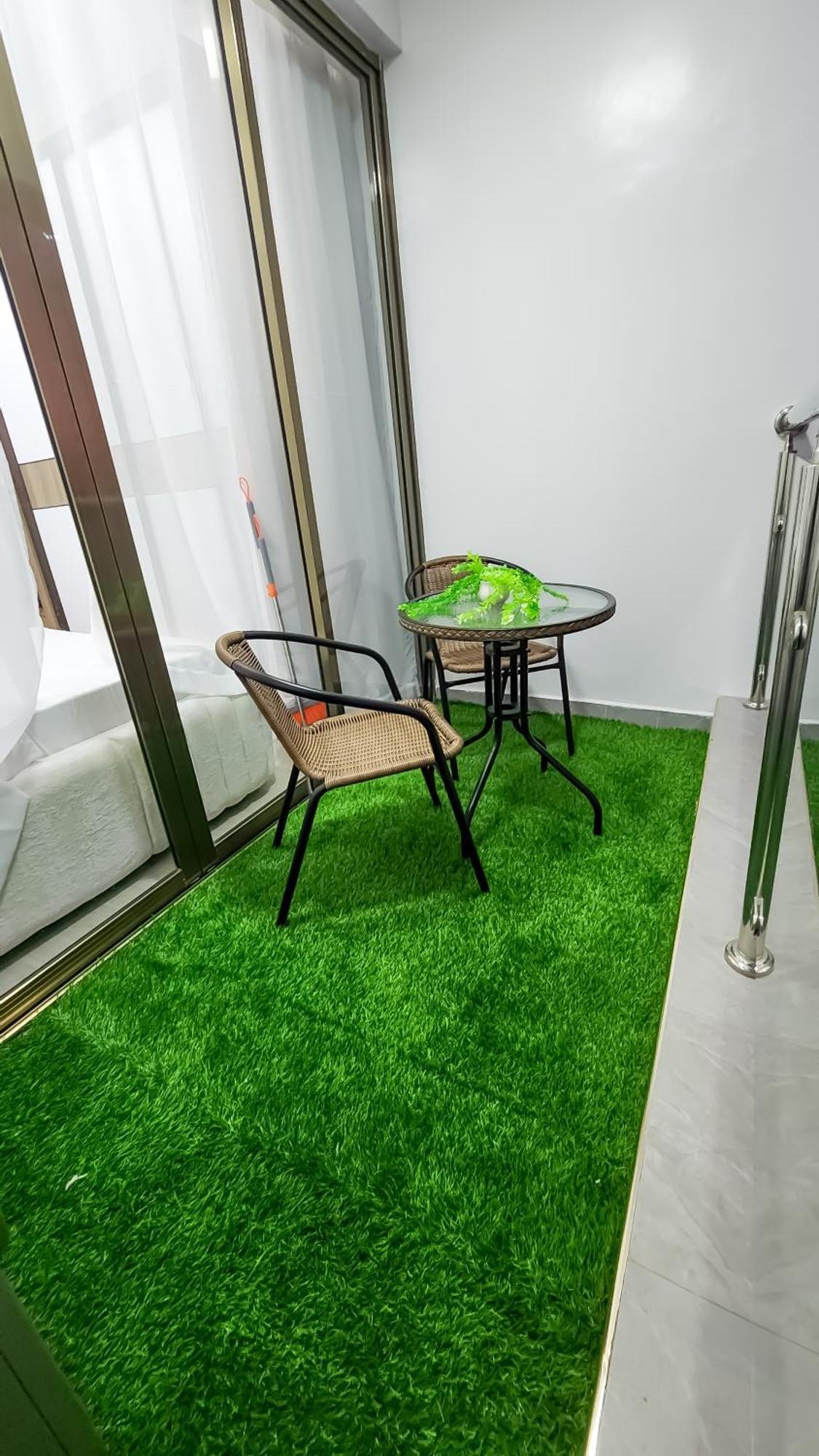 The Mancave With Balcony & Gym *