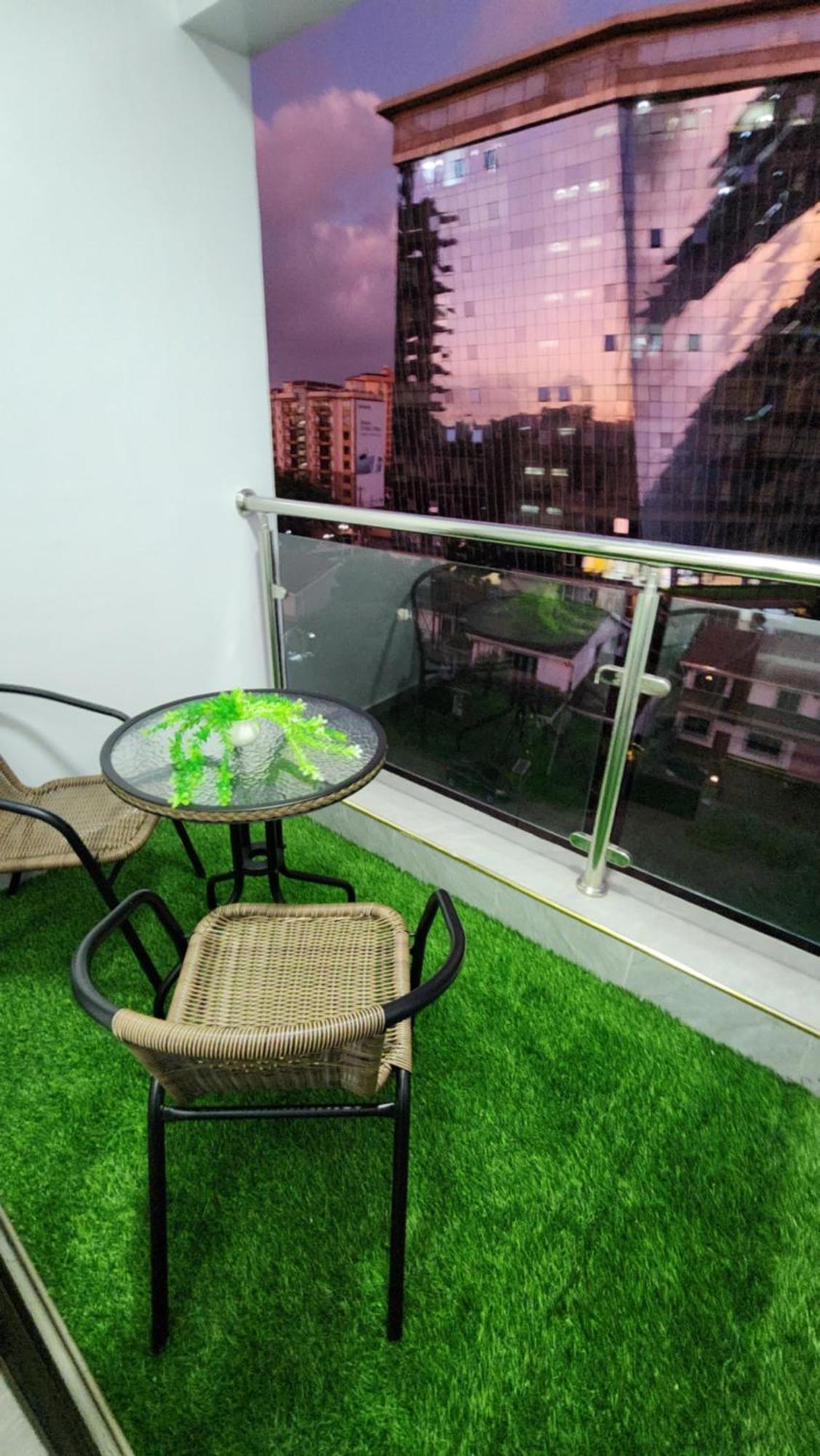 The Mancave With Balcony & Gym