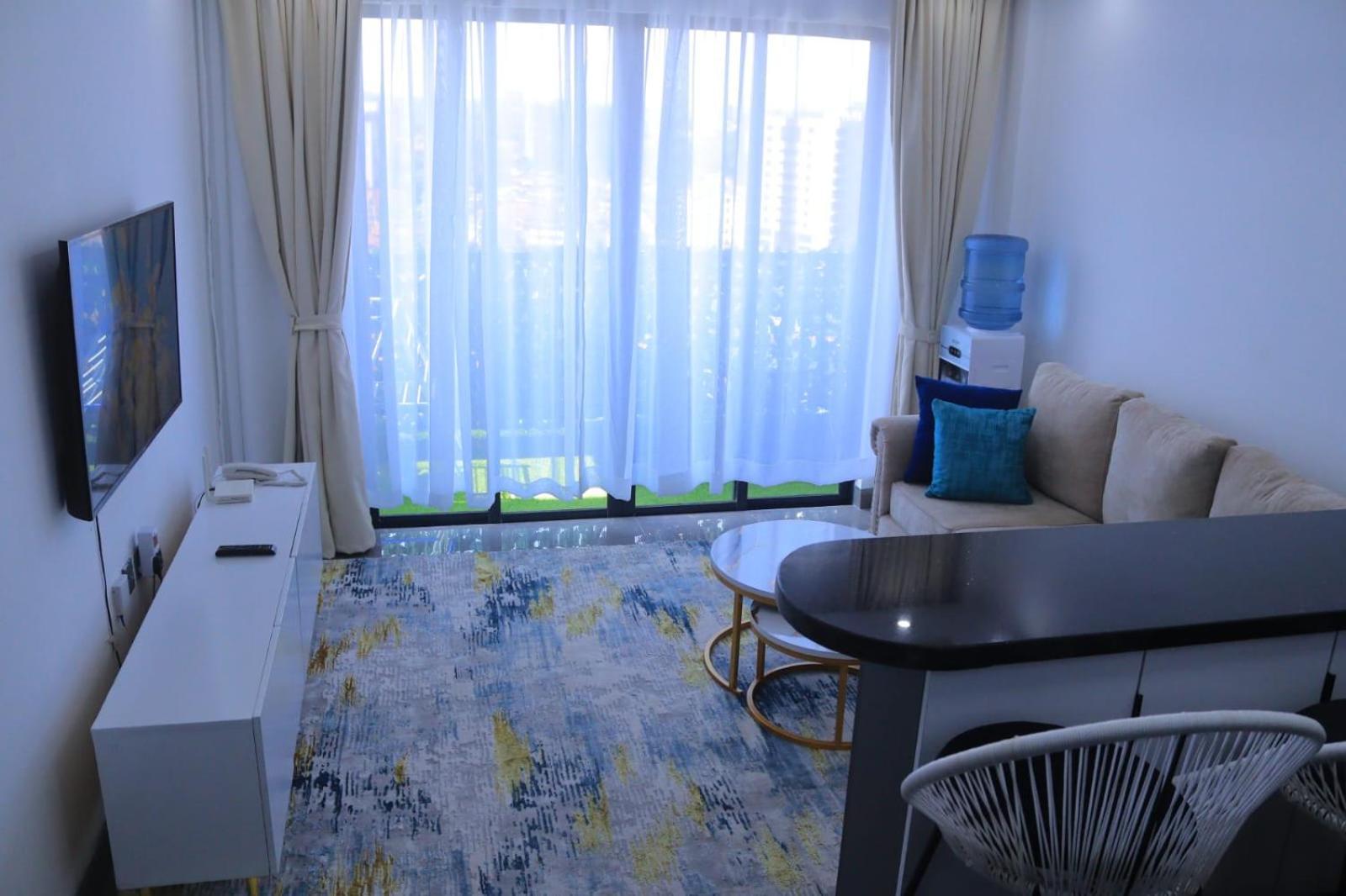 Alina Ridge * Nairobi