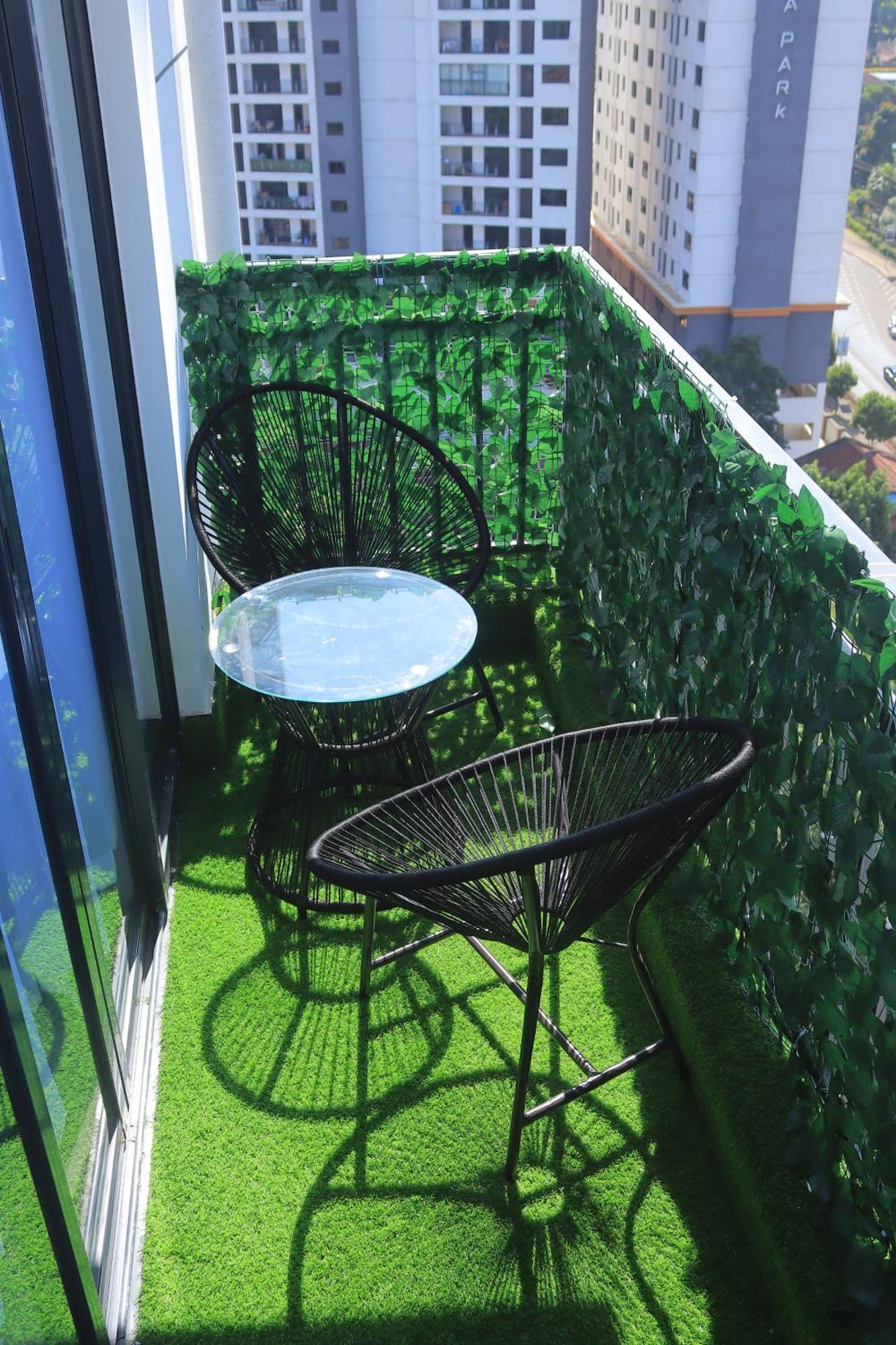 Alina Ridge * Nairobi