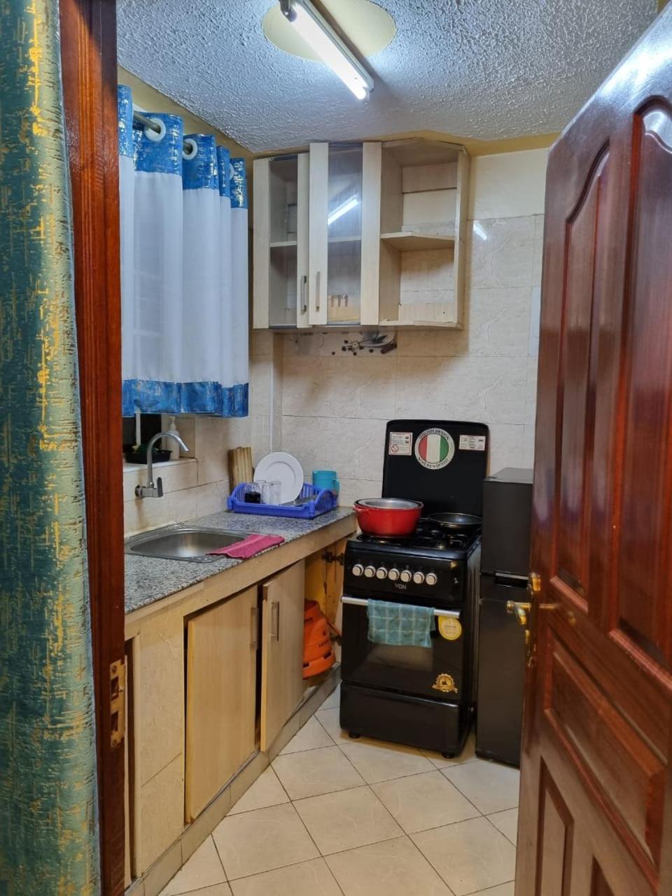 Very Demure One Bedroom With Free Parking Apartment *