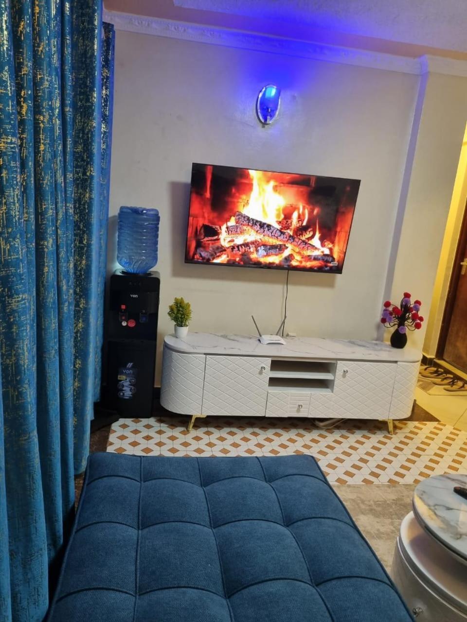 Apartment Very Demure One Bedroom With Free Parking