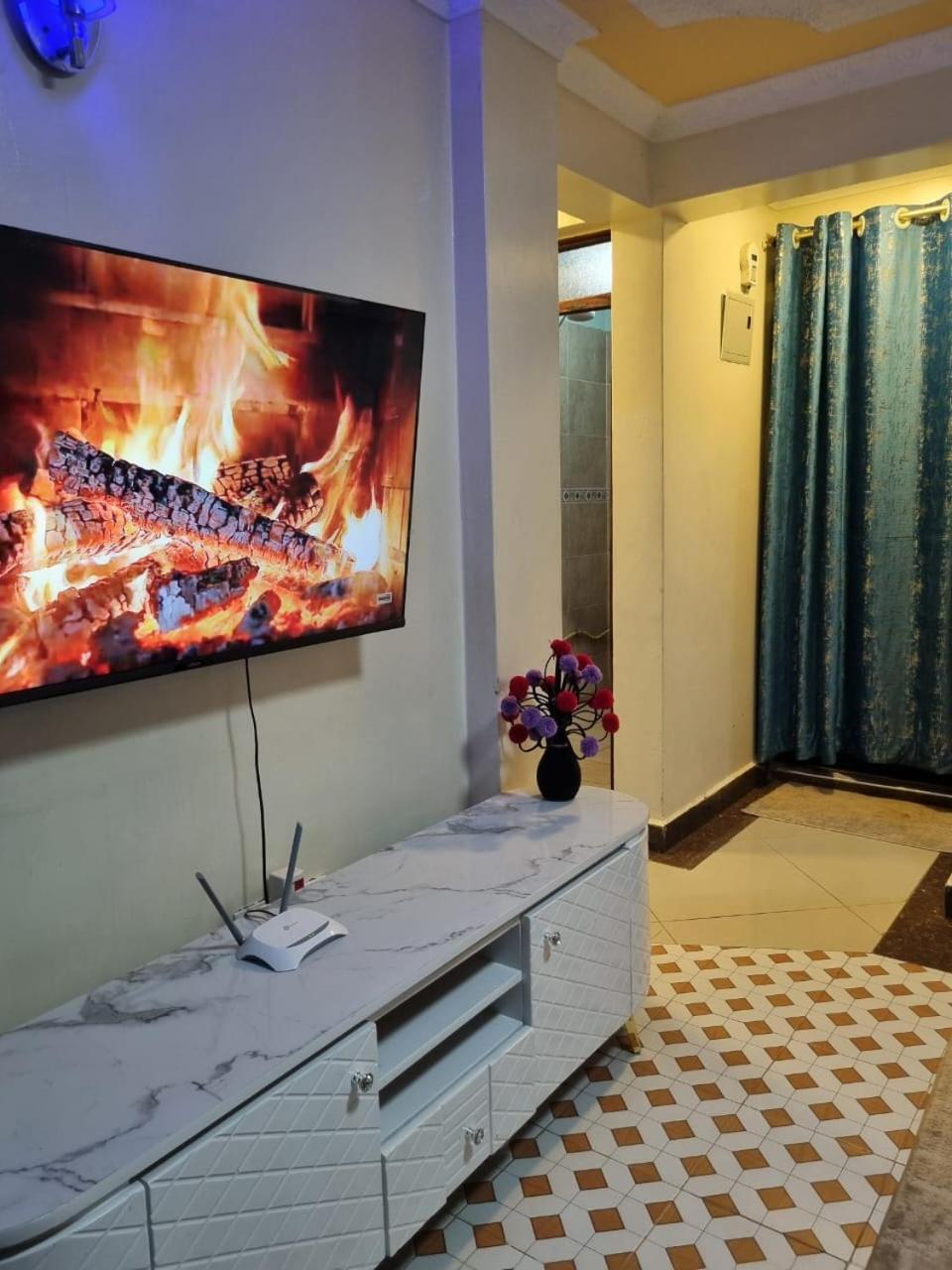 Very Demure One Bedroom With Free Parking Apartment *