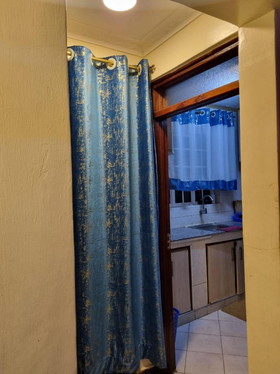 Very Demure One Bedroom With Free Parking Apartment
