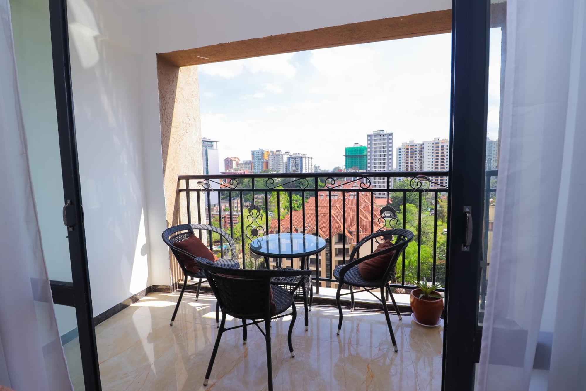 Tanduu's Specious 2bdr With Full Kittchen & Washmachine In Kilimani