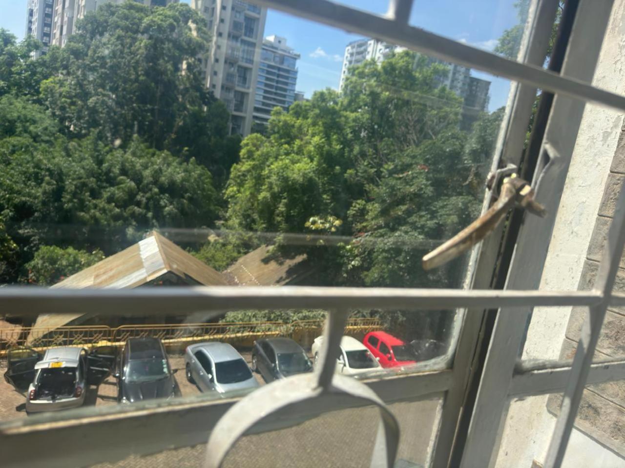 Aishky * Nairobi