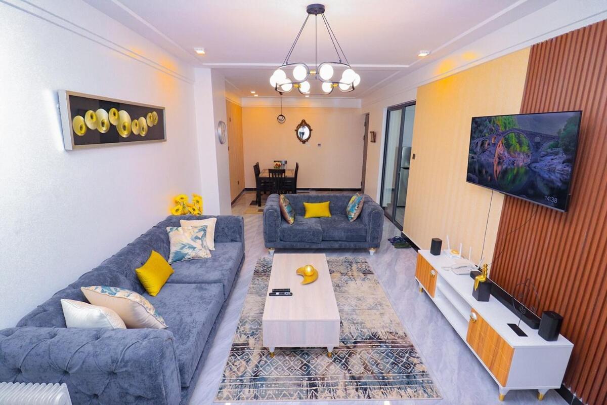 Cozy 2 Bedroom Apartment *