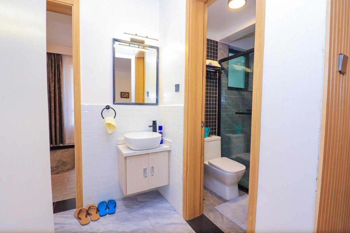 Cozy 2 Bedroom Apartment *