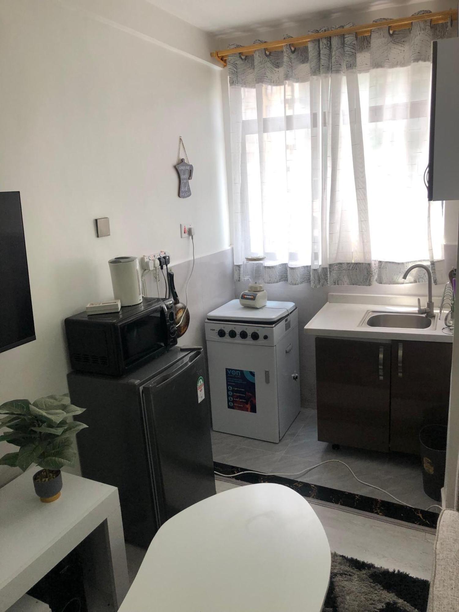 Apartment Charming Bedsitter In Kilimani