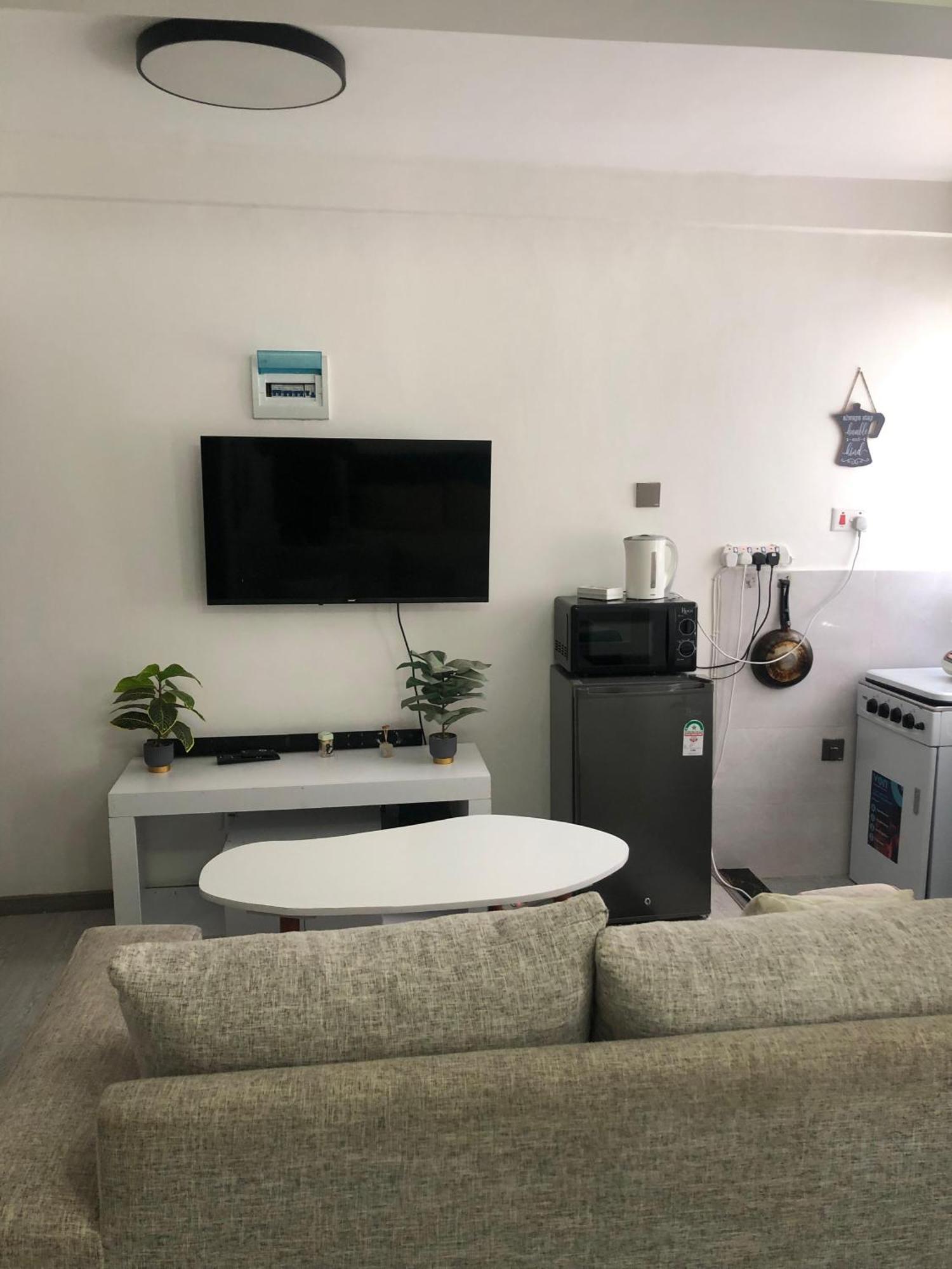 Charming Bedsitter In Kilimani Apartment