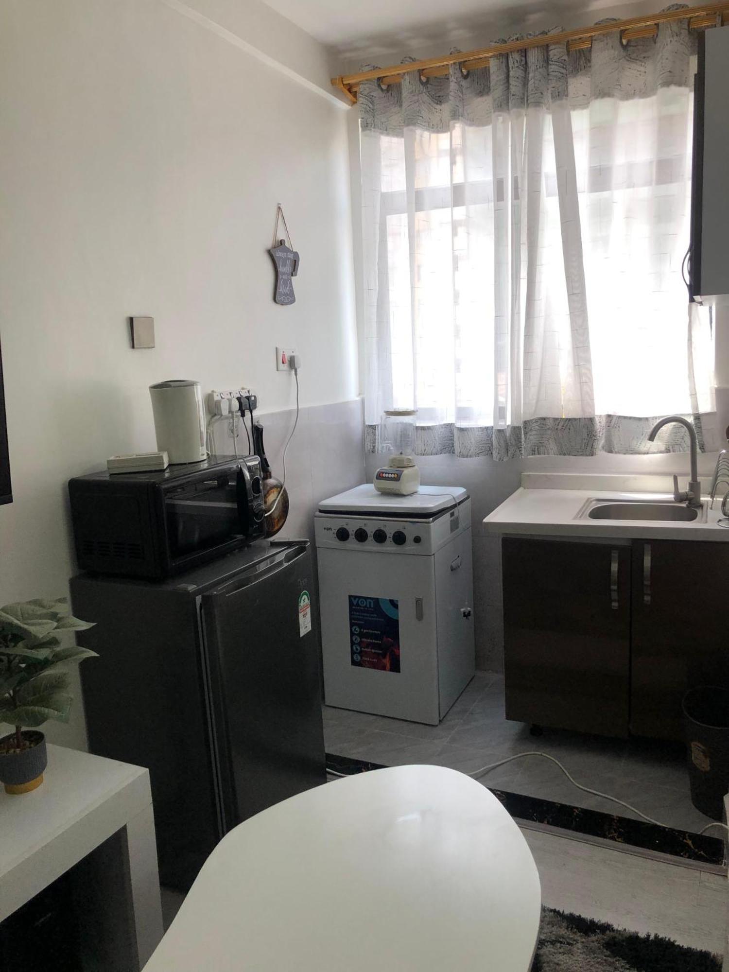 Charming Bedsitter In Kilimani * Nairobi