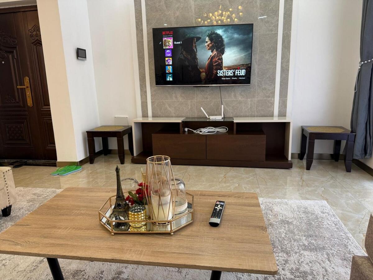 Cozy 3 Bedroom Apt, Indoor Heated Swimming Pool, Gym, Ample Parking, Children Play Area, Relaxing Garden, Amazing Views, In Kilimani Near Yaya Centre, China And Ngong Road