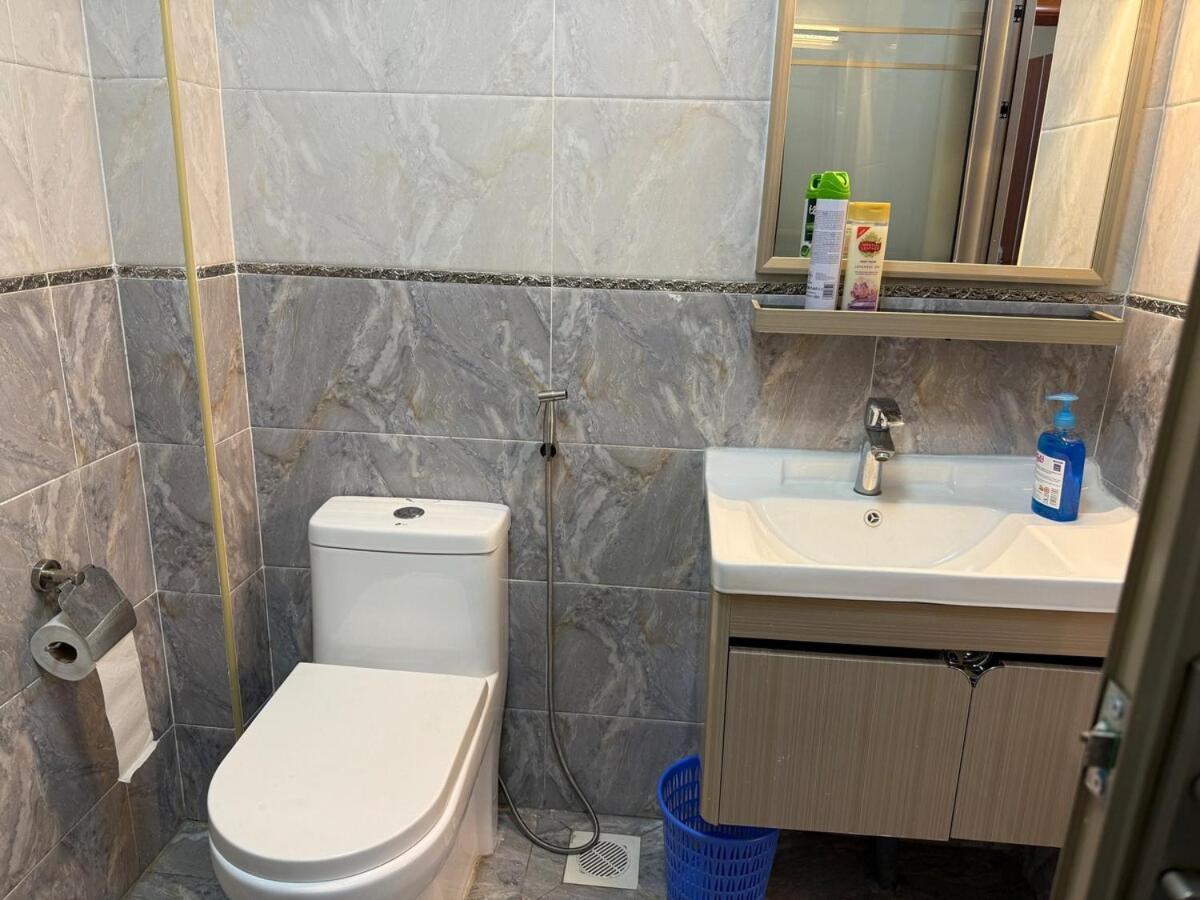 Apartment Cozy 3 Bedroom Apt, Indoor Heated Swimming Pool, Gym, Ample Parking, Children Play Area, Relaxing Garden, Amazing Views, In Kilimani Near Yaya Centre, China And Ngong Road