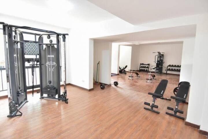 Cozy 3 Bedroom Apt, Indoor Heated Swimming Pool, Gym, Ample Parking, Children Play Area, Relaxing Garden, Amazing Views, In Kilimani Near Yaya Centre, China And Ngong Road Apartment Nairobi