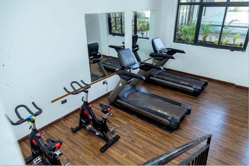 Apartment Cozy 3 Bedroom Apt, Indoor Heated Swimming Pool, Gym, Ample Parking, Children Play Area, Relaxing Garden, Amazing Views, In Kilimani Near Yaya Centre, China And Ngong Road Nairobi