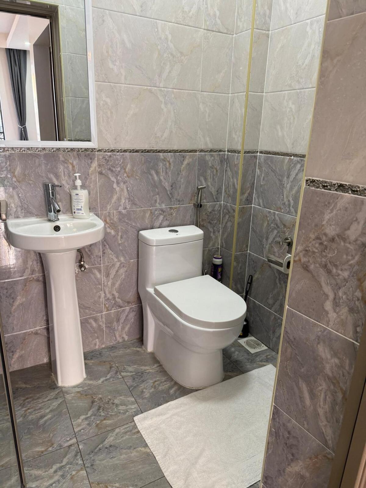 Cozy 3 Bedroom Apt, Indoor Heated Swimming Pool, Gym, Ample Parking, Children Play Area, Relaxing Garden, Amazing Views, In Kilimani Near Yaya Centre, China And Ngong Road Apartment Nairobi