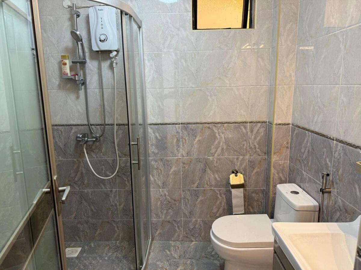 Apartment Cozy 3 Bedroom Apt, Indoor Heated Swimming Pool, Gym, Ample Parking, Children Play Area, Relaxing Garden, Amazing Views, In Kilimani Near Yaya Centre, China And Ngong Road *