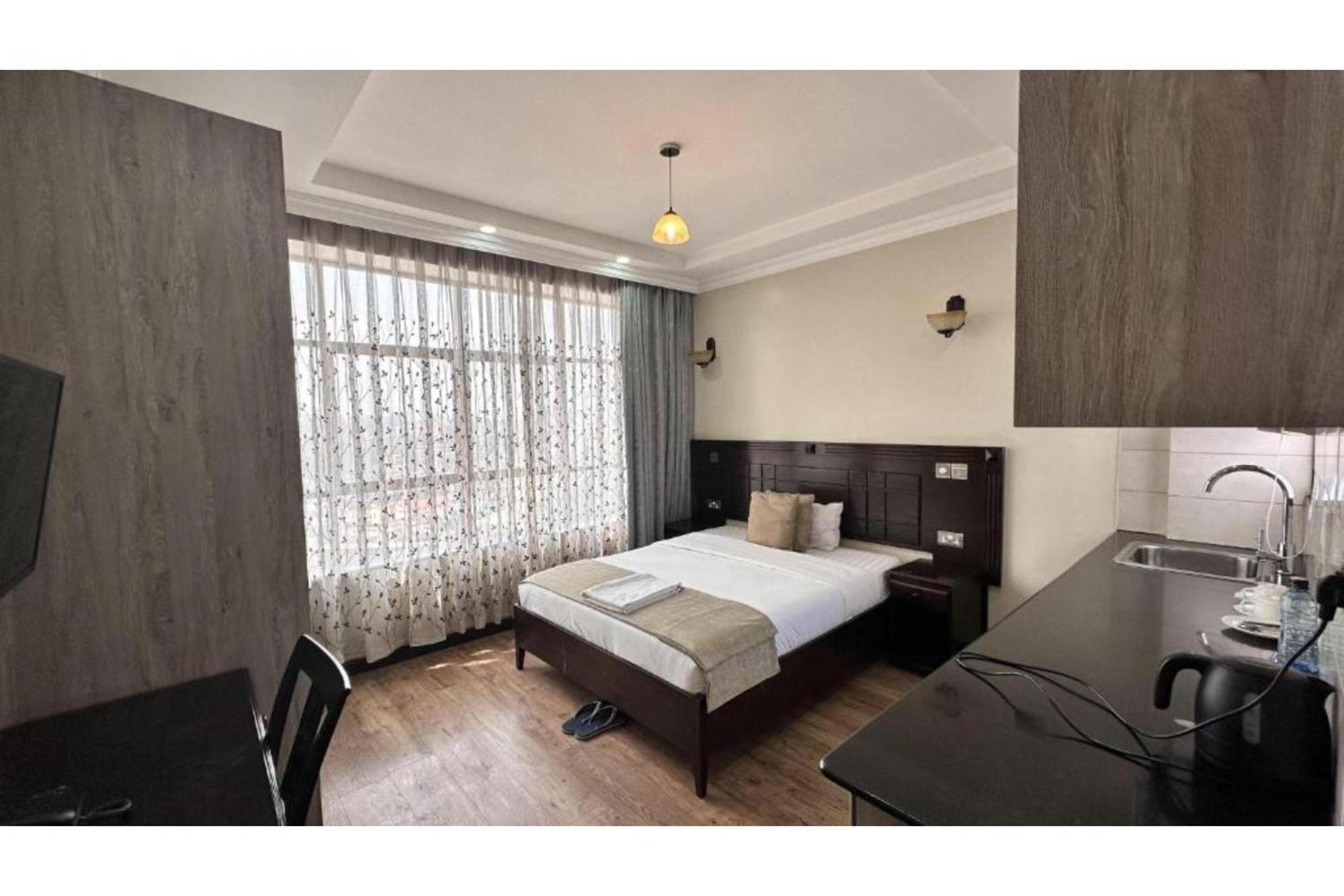 Hemak * Nairobi