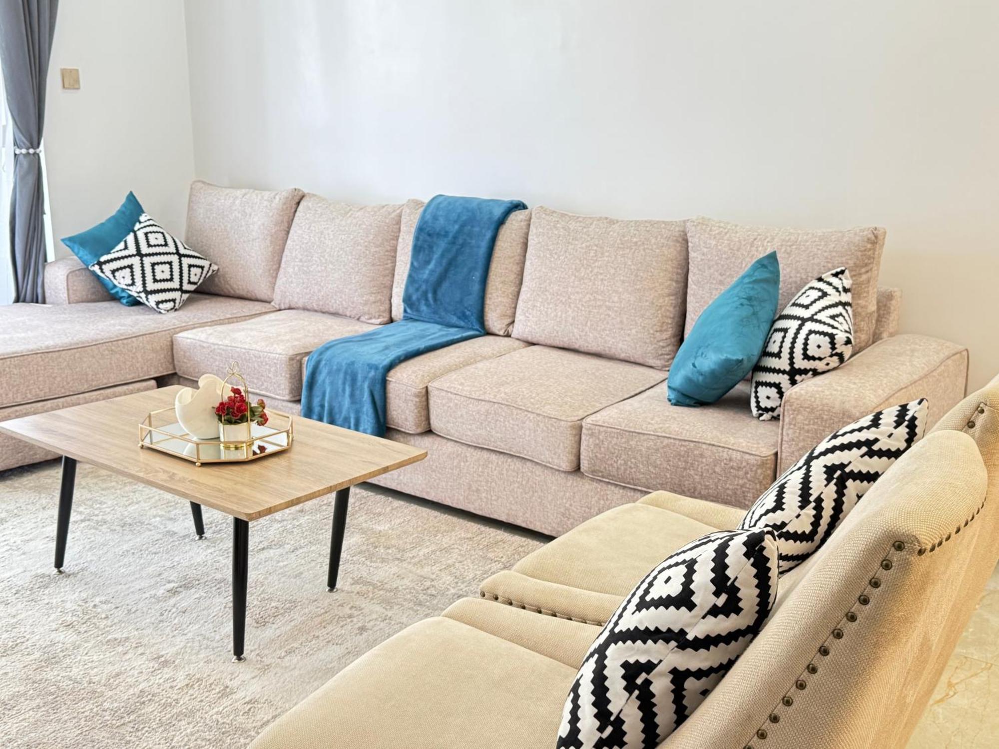 Cozy 3 Bedroom Apt, Indoor Heated Swimming Pool, Gym, Ample Parking, Children Play Area, Relaxing Garden, Amazing Views, In Kilimani Near Yaya Centre, China And Ngong Road