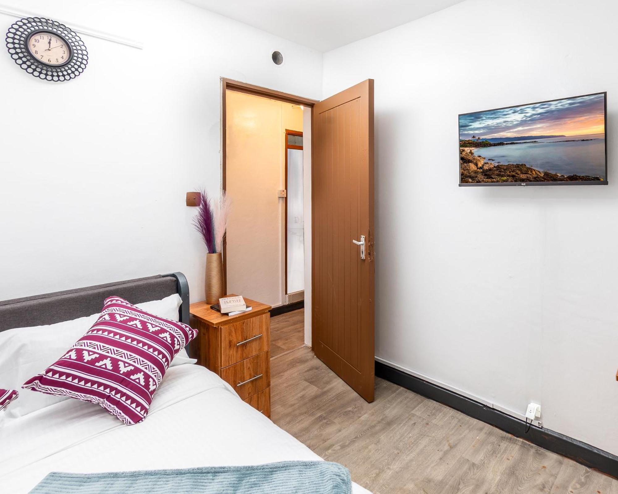 Apartment Queens Nest- Women Only Residences *