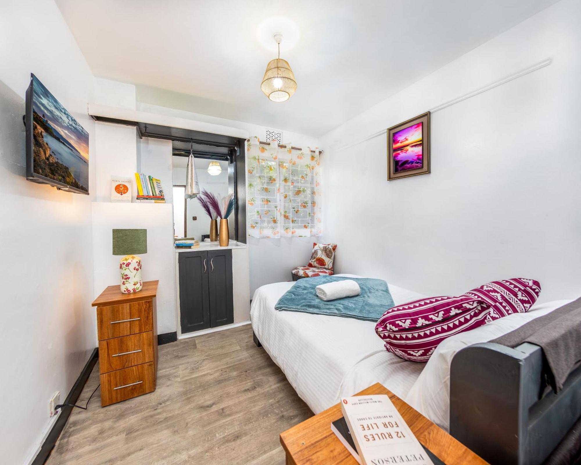 Apartment Queens Nest- Women Only Residences
