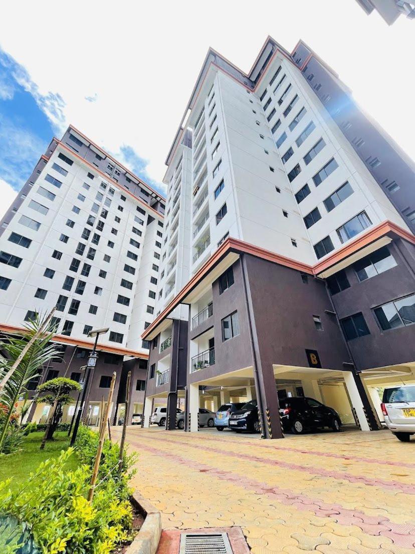 The Executive Cozy Corner With Breathtaking Views ,rooftop Chill Spot Area,heated Swimming Pool ,gym And Modern Lifestyle Amenities *