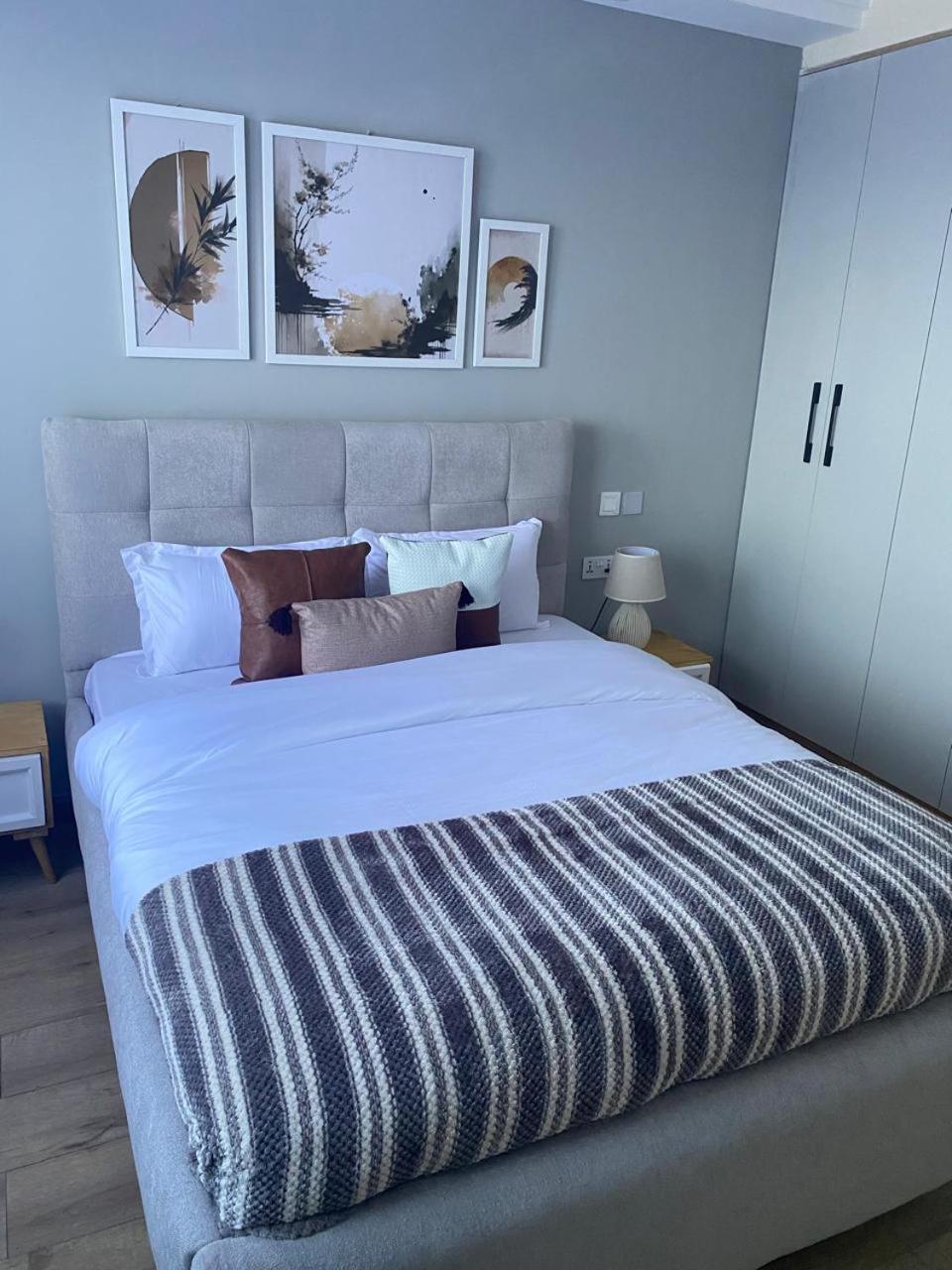 Apartment The Comfort Executive Loft Two Bedroomed With Amazin Breathtaking Views ,heated Swimming Pool,gym And Rooftop Chill Spot With Offers Breathtaking Views ,private Ample Parking Space With Designated Child Playground Area