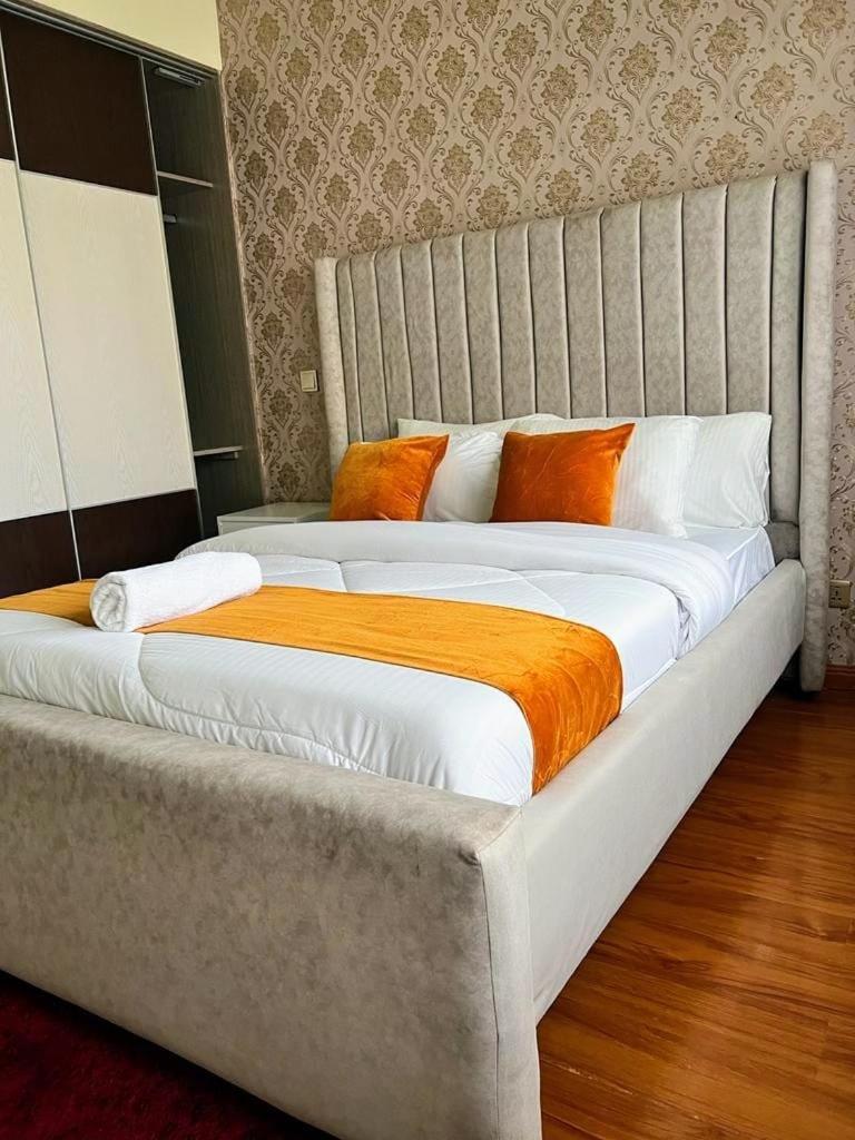 Apartment Garden View Haven Executive Three Bedroom With Amazing Views ,large Beautifully Designed Garden ,gym ,ample Parking Space And Children Playground Nairobi