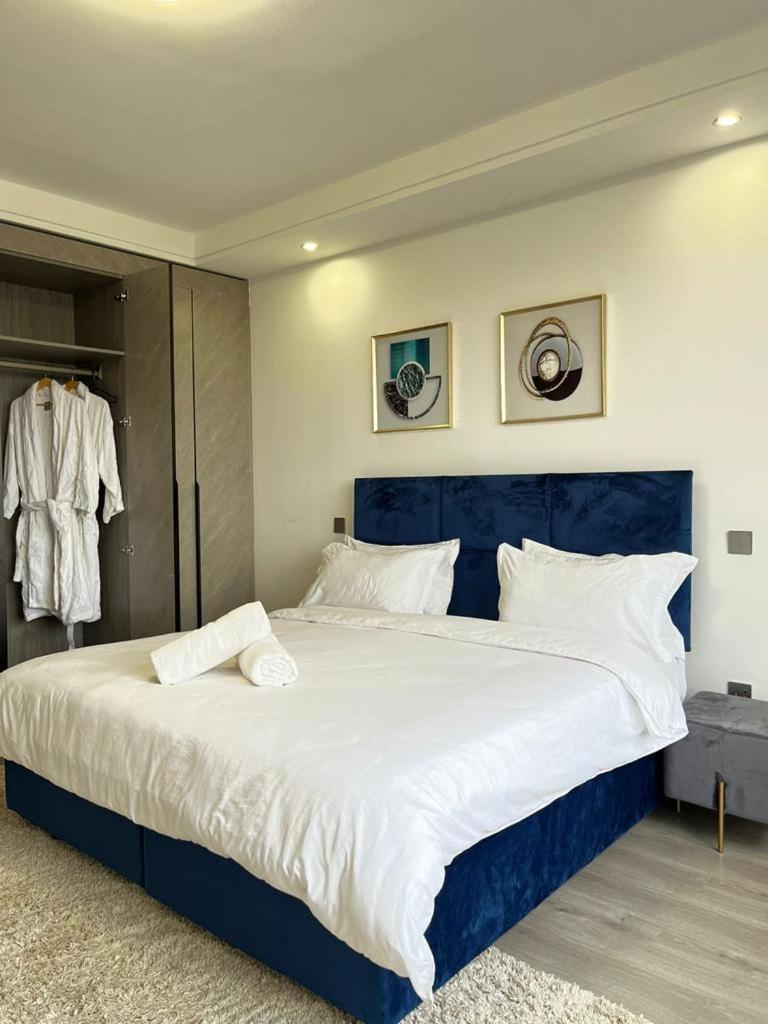 Classy Charming With Heated Swimming Pool Modern Equipped Gym Free Parking Space Child Play Area And Proximity To Major Shopping Malls Apartment *