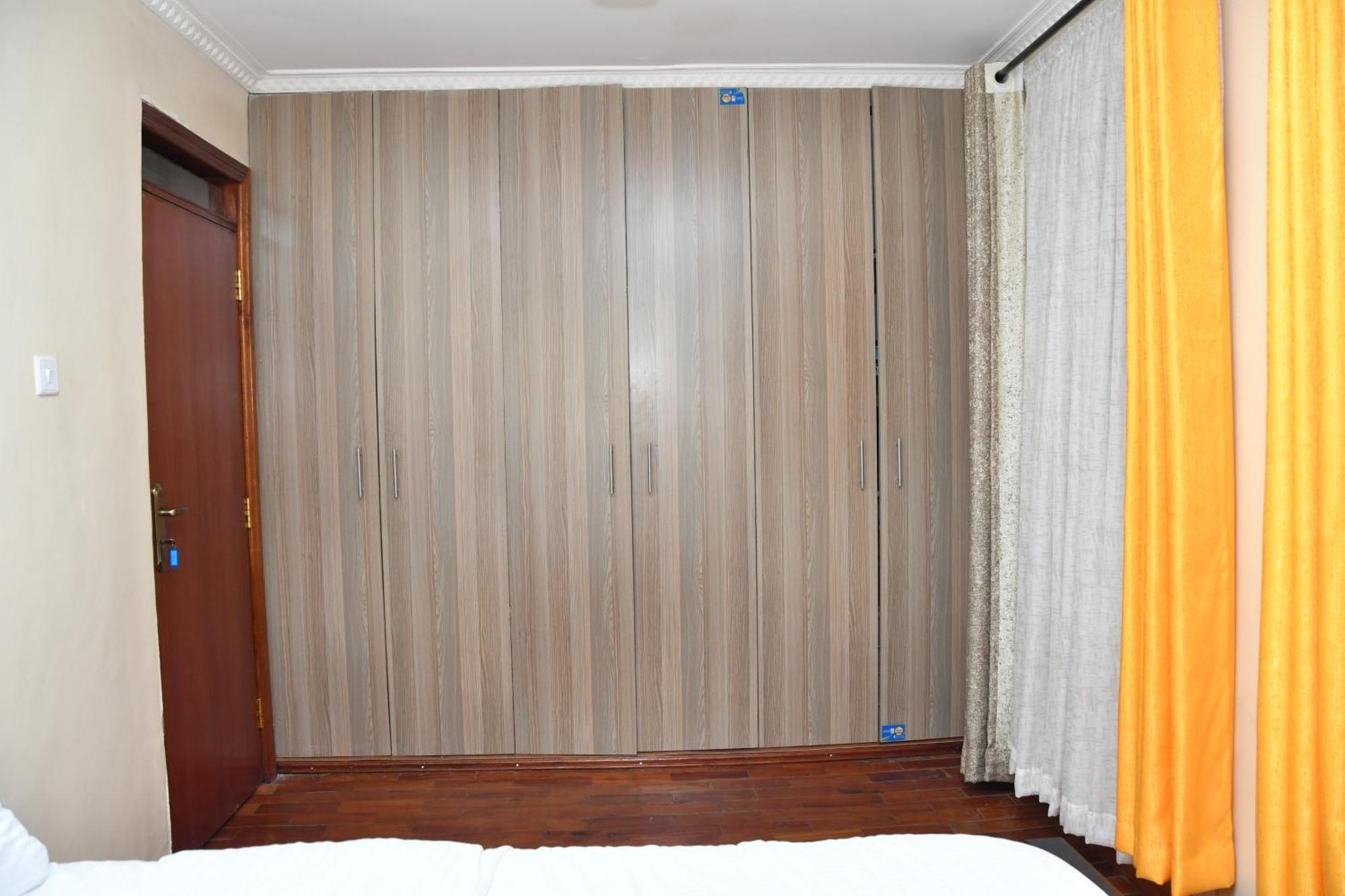 Melrose & Garden Apartment