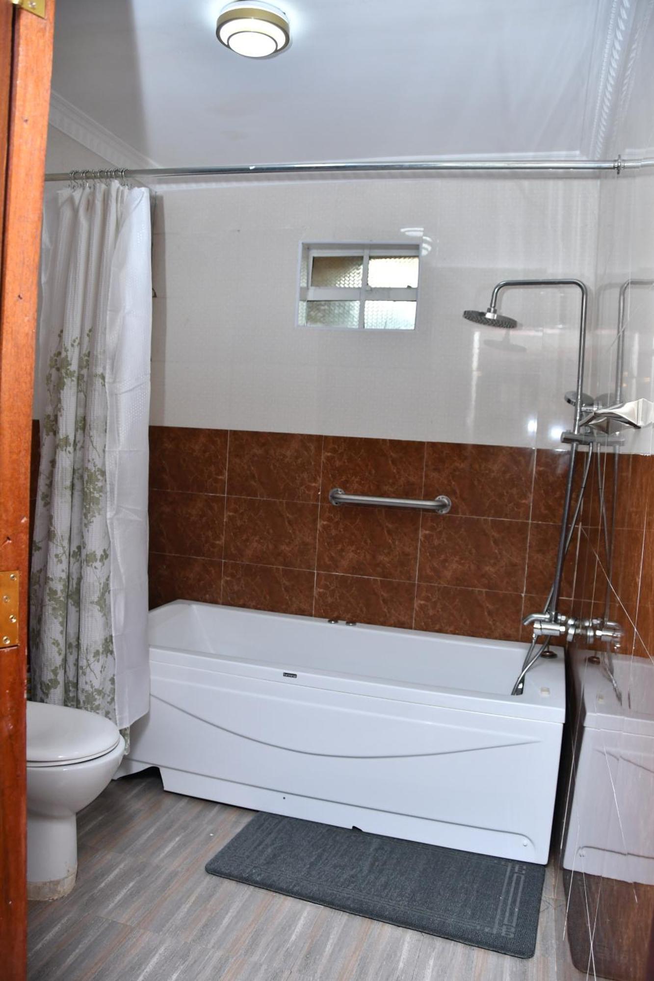 Melrose & Garden Apartment *