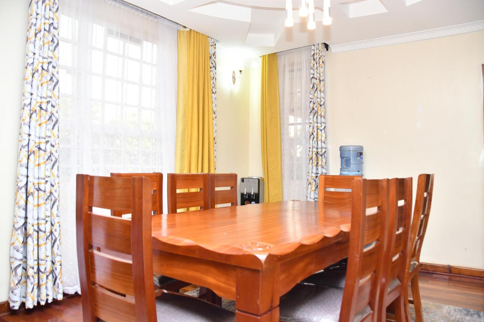 Melrose & Garden Apartment