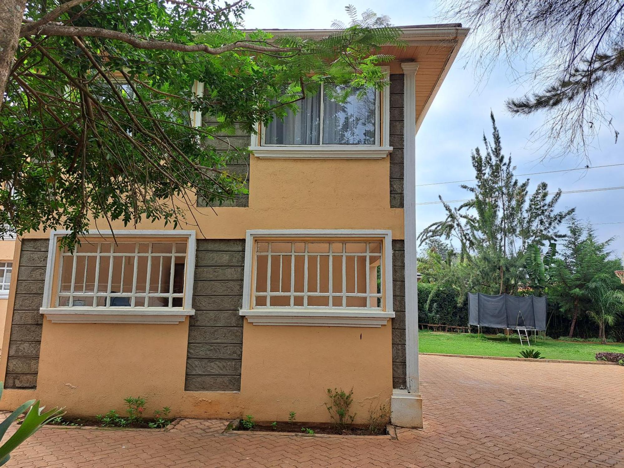 Guest house Spacious Away From Home- Runda Nairobi