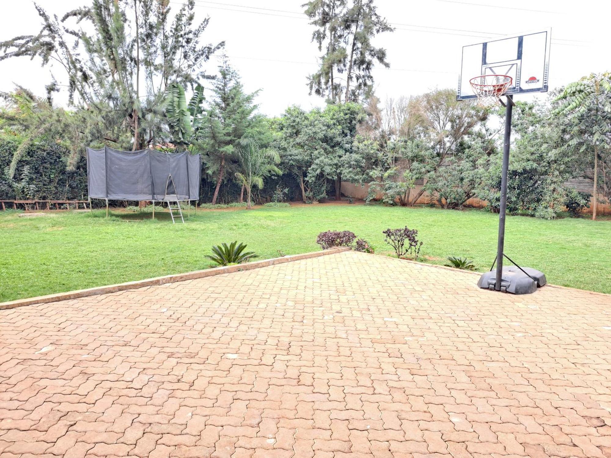 Guest house Spacious Away From Home- Runda