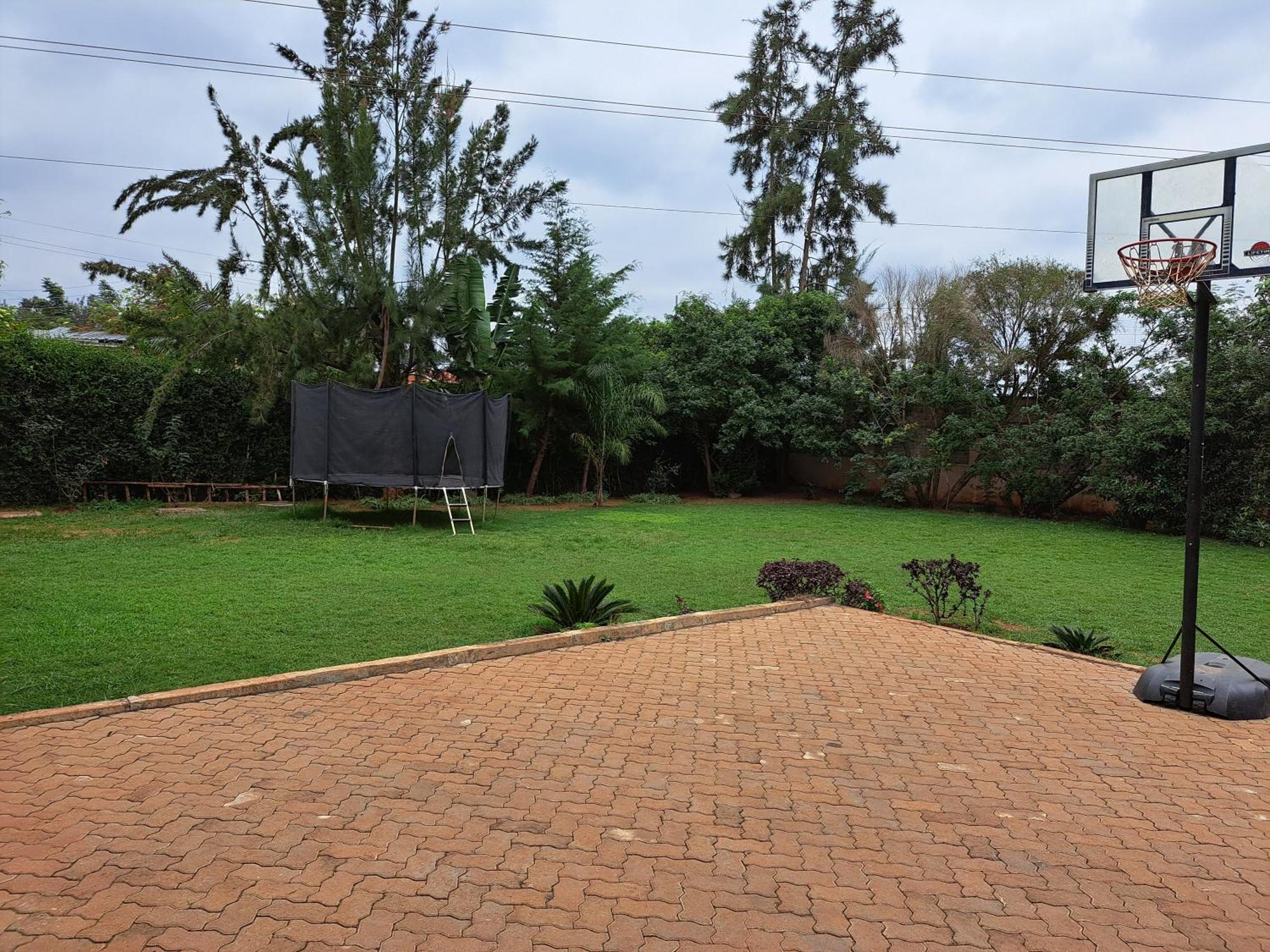 Spacious Away From Home- Runda