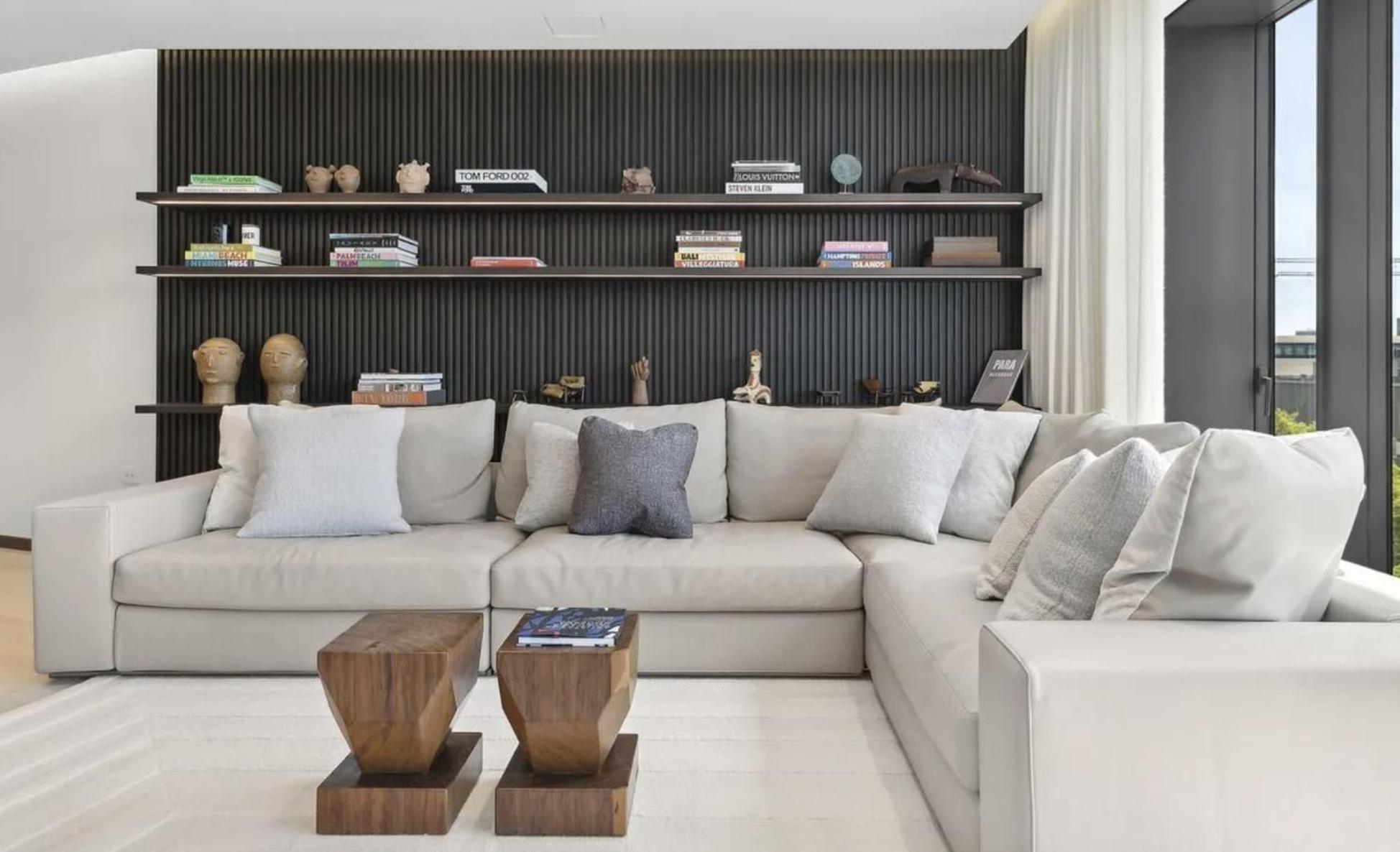 Black Charm Apartment *