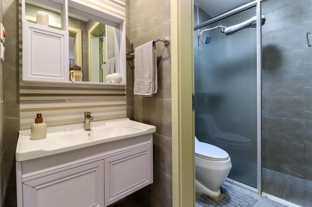 2br With Lovely Views, Balcony, Gym&pool *