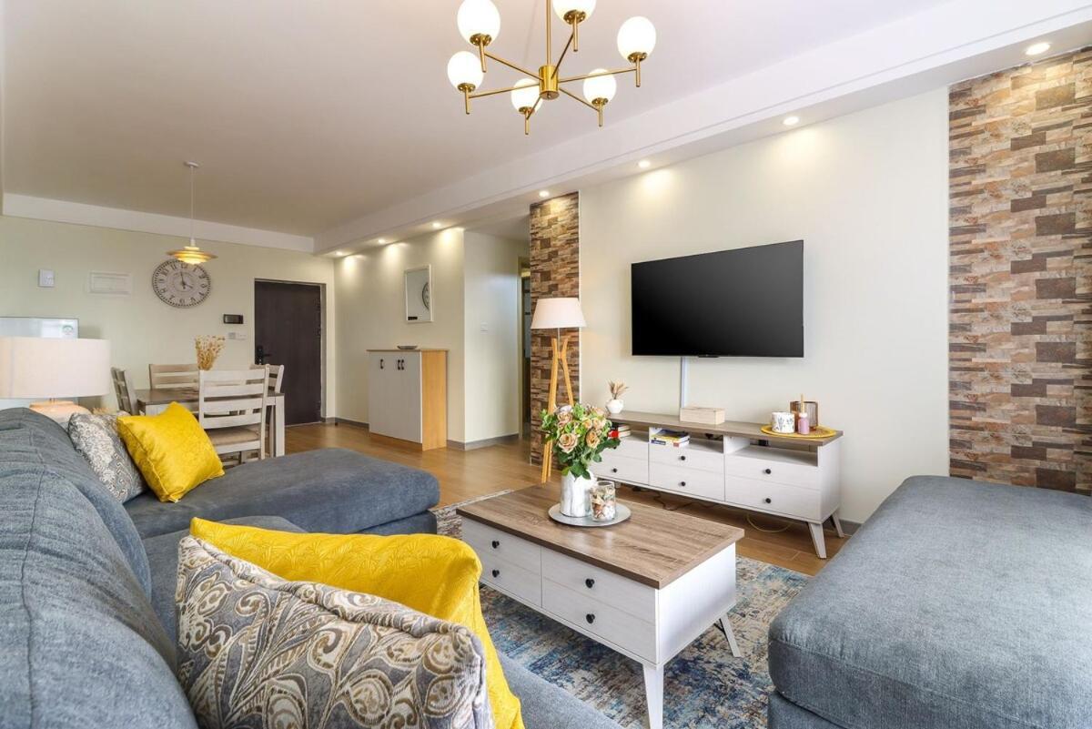 2br With Lovely Views, Balcony, Gym&pool Apartment Nairobi