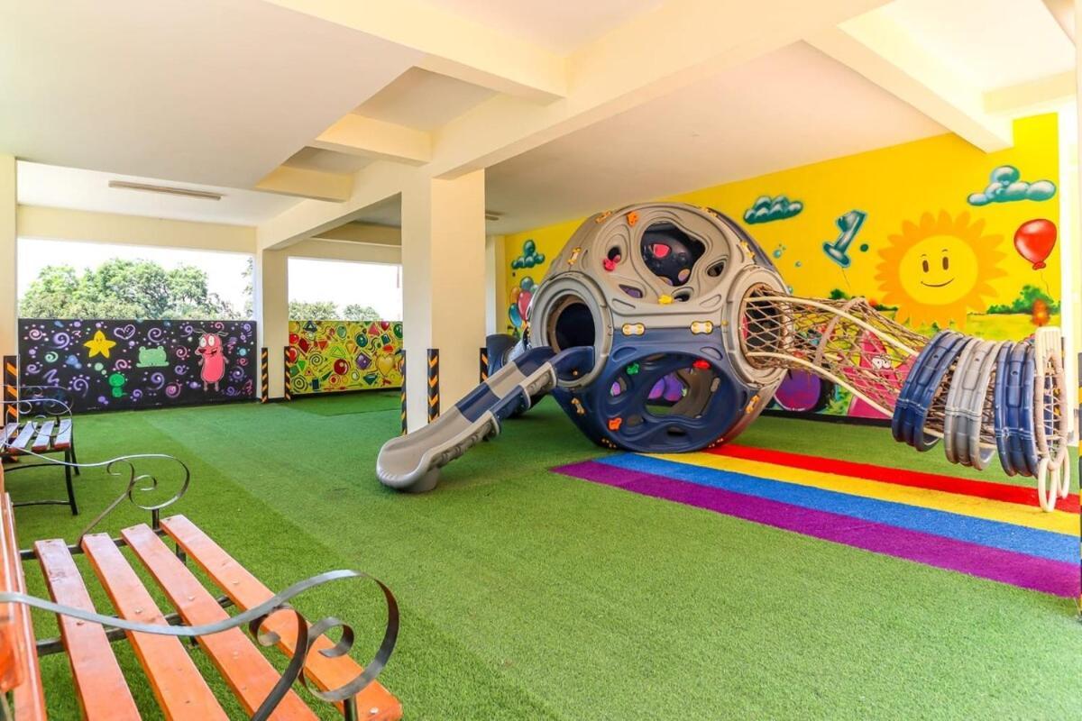 2br With Lovely Views, Balcony, Gym&pool Apartment Nairobi